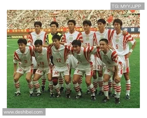 复古足球球星短袖设计经典回潮致敬传奇时刻